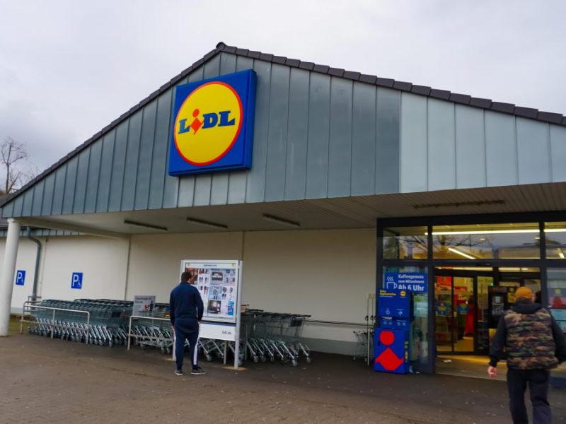 Lidl: Paar mit Schamlos-Aktion am Eingang – Filialleiter fassungslos! „Wie dreist können Menschen sein?“