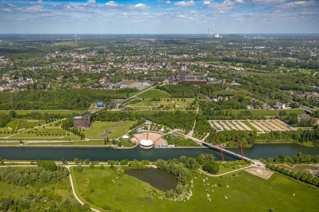 Der Nordsternpark in Gelsenkirchen: Hier soll es am Samstagmorgen zu einer Massenschlägerei mehrerer hunderter Fans gekommen sein.