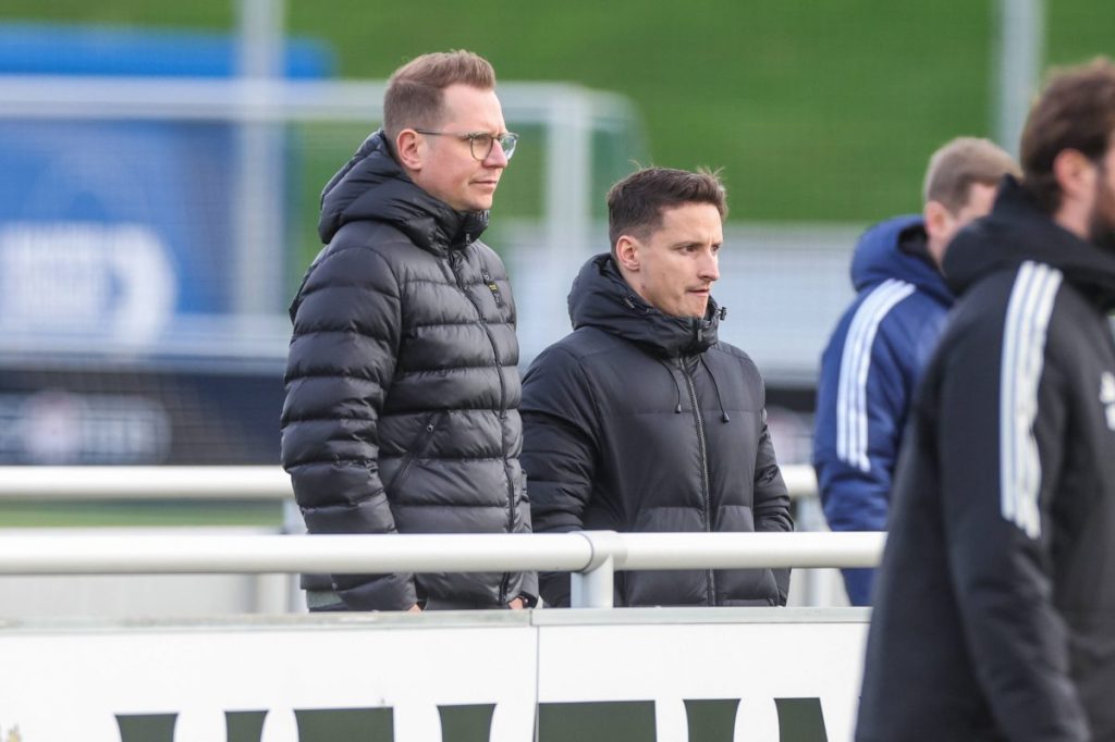 Christoph Kresse (re.) wurde im vergangenen Oktober von Ex-Funktionär Andre Hechelmann (li.) geholt. Nun trennen sich die Wege von Kresse und S04 schon wieder.