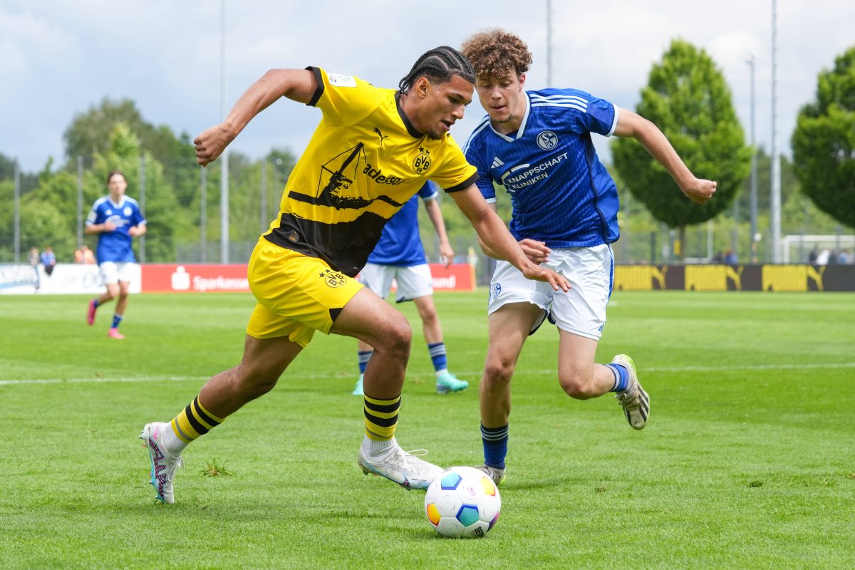 Der Nachwuchs des FC Schalke 04 jubelt im Derby.