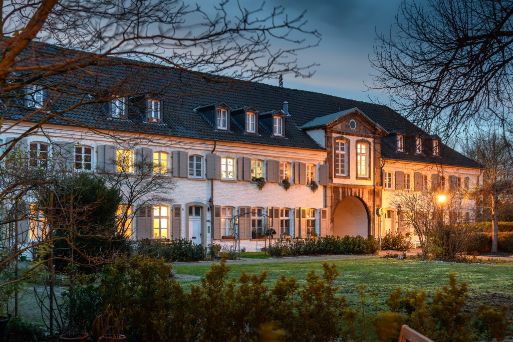 Das Kloster in Saarn am Abend