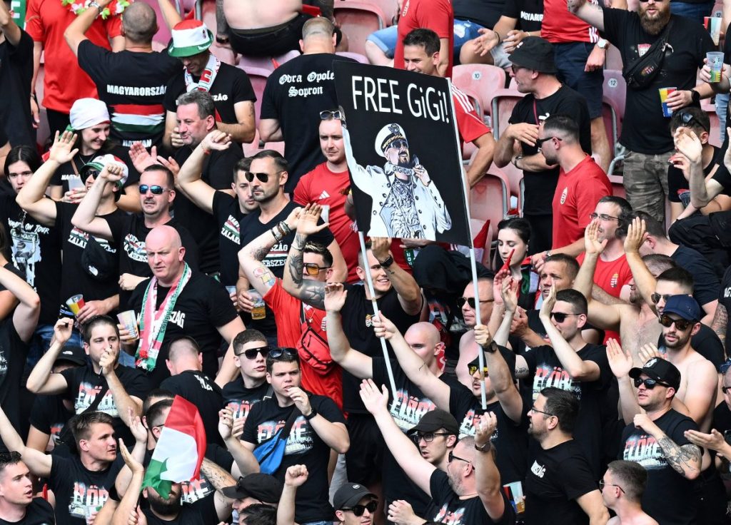 Die ungarischen Fans hatten für das Spiel gegen Deutschland ein besonderes Banner vorbereitet: "Free Gigi" hieß es auf dem Plakat.