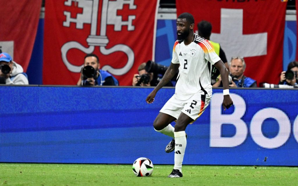 Er kann im Achtelfinale gegen Dänemark doch spielen: Innenverteidiger Antonio Rüdiger ist rechtzeitig fit geworden.
