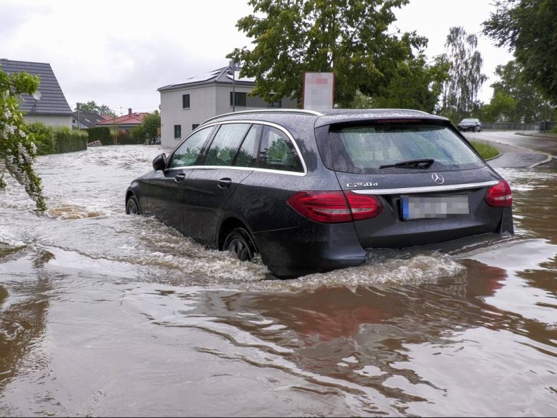 Hochwasser in Deutschland: Sechstes Todesopfer geborgen ++ Pegel sinken langsam