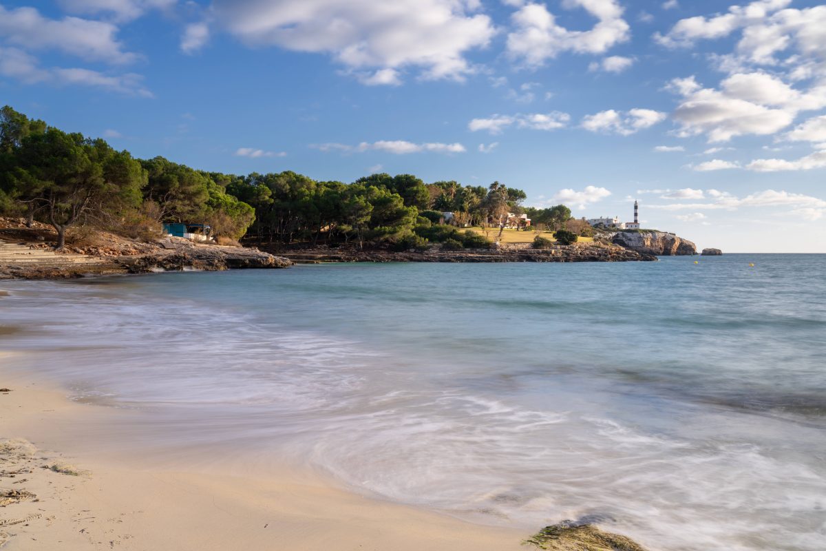 An einem beliebten Strand auf Mallorca ist Schluss mit dem Komfort fÃ¼r Besucher.