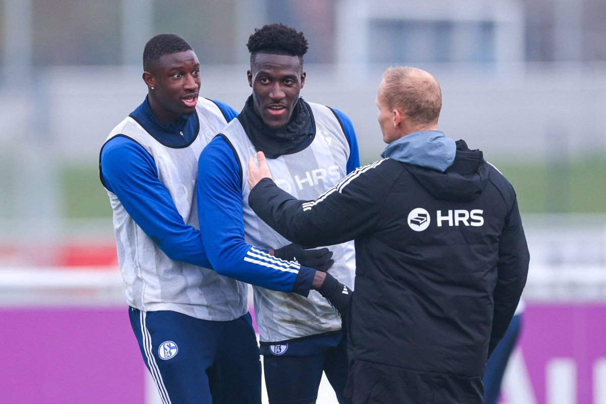 Beim FC Schalke 04 bahnt sich eine Ãœberraschung an! Ein S04-Star soll plÃ¶tzlich den Verein doch noch verlassen.