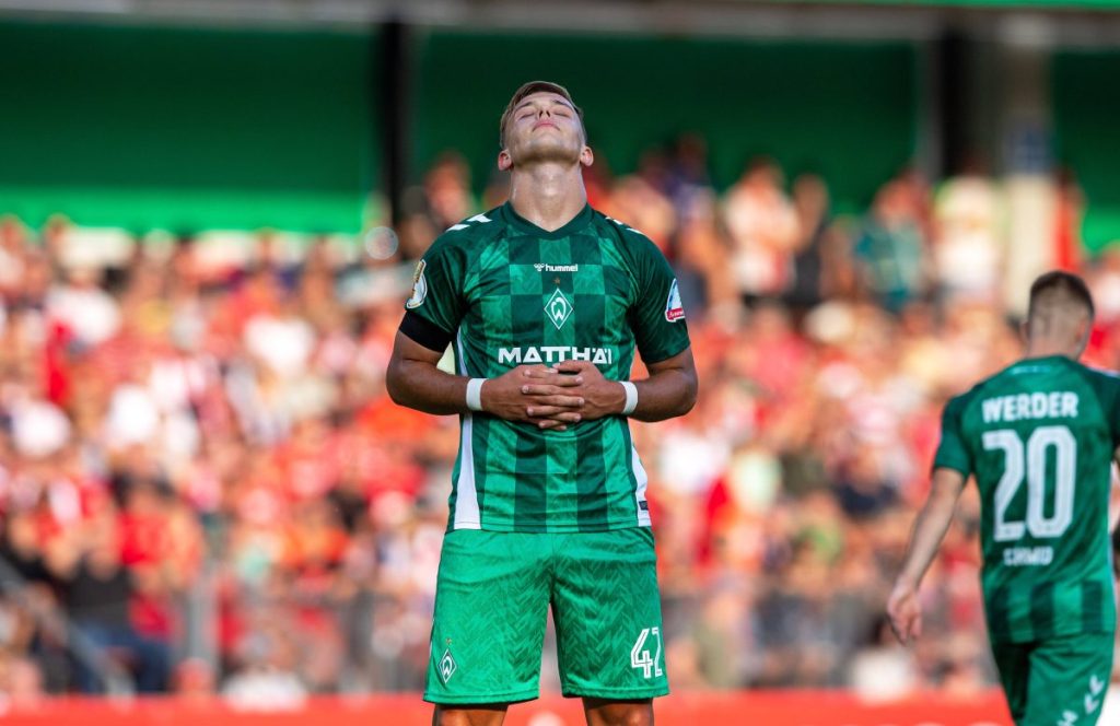 Diesen Jubel kennen auch die S04-Fans: Keke Topp erzielte im DFB-Pokal für Bremen einen Dreierpack.