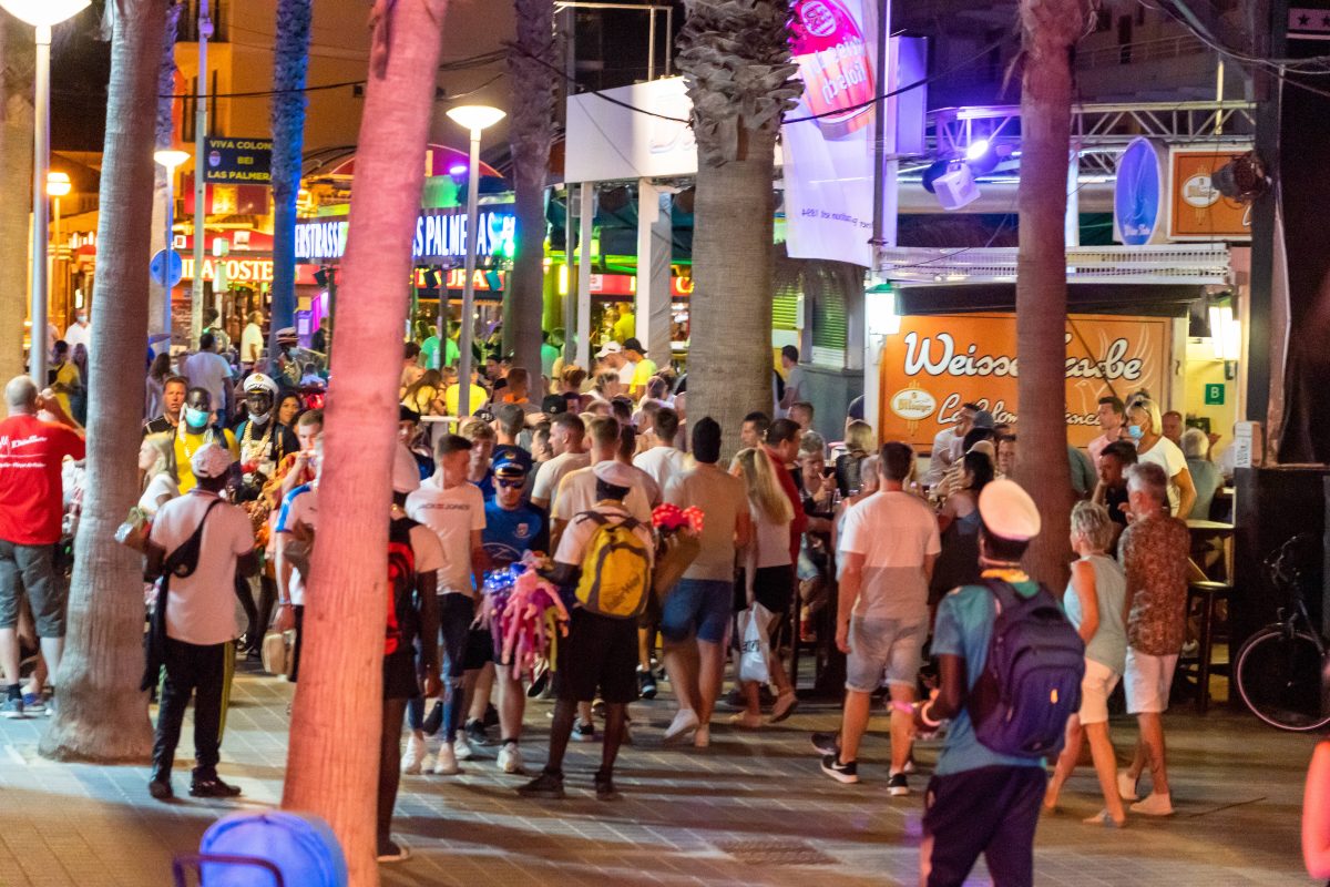 Viele Deutsche verbringen ihren Urlaub auf Mallorca gerne in der sogenannten BierstraÃŸe.