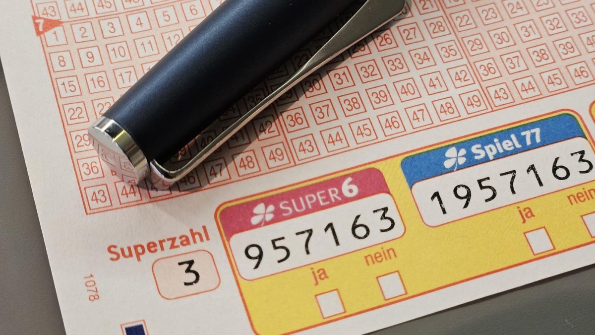 Von insgesamt neun Gewinnklassen bei LOTTO 6aus49 spielt die Superzahl für fünf eine wichtige Rolle: Die Superzahl kommt bei zwei, drei, vier, fünf und sechs Richtigen ins Spiel.