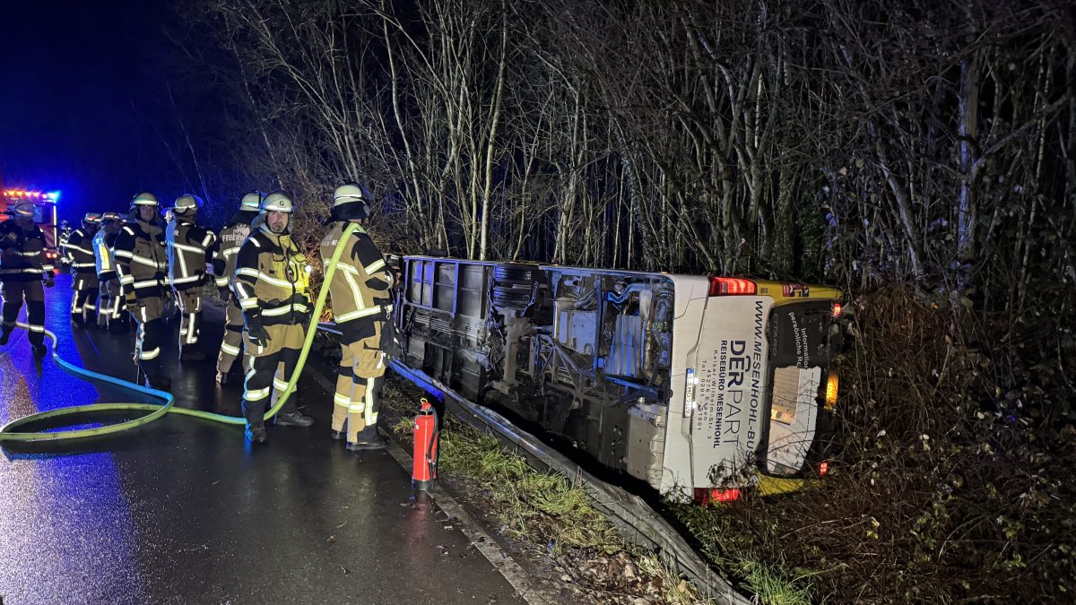 In Essen auf der Kohlenstraße in ein Bus der Ruhrbahn auf die Seite gekippt.