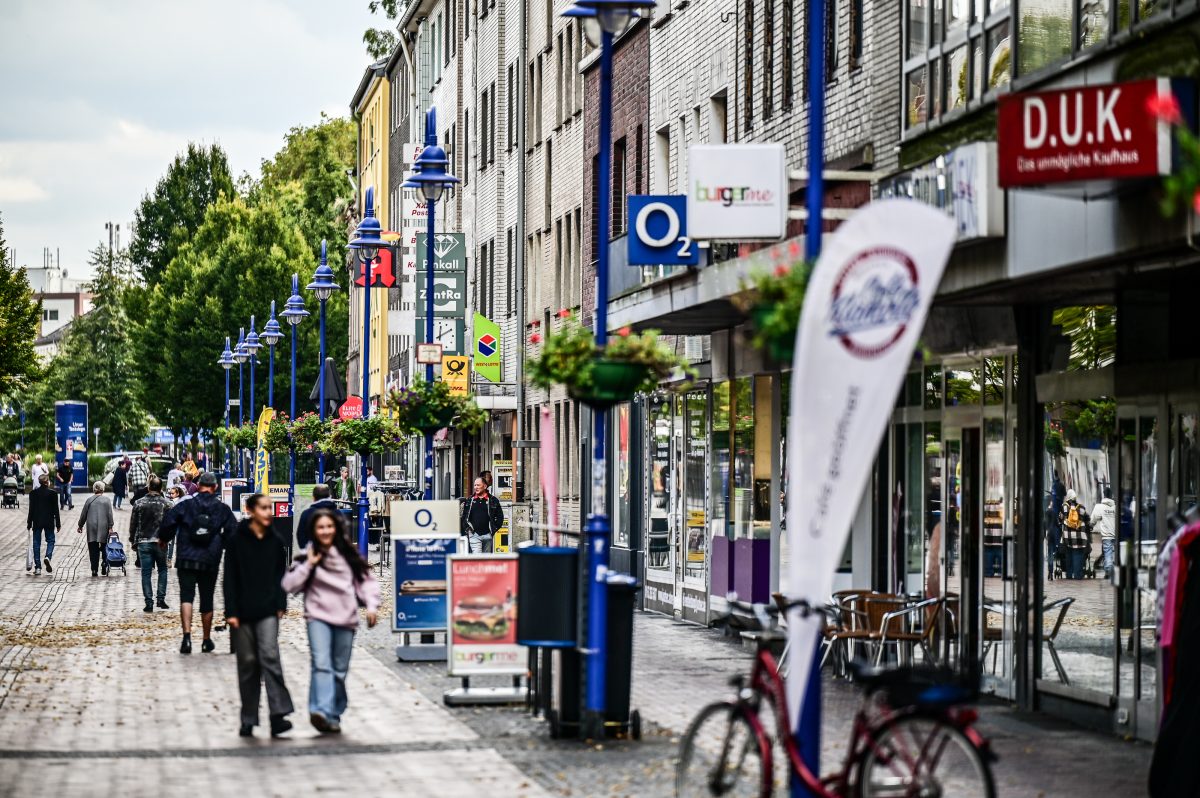 Die Einkaufsstraße in Duisburg Meiderich