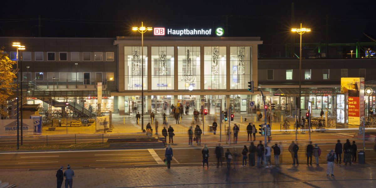 Der Dortmunder Hauptbahnhof bei Nacht