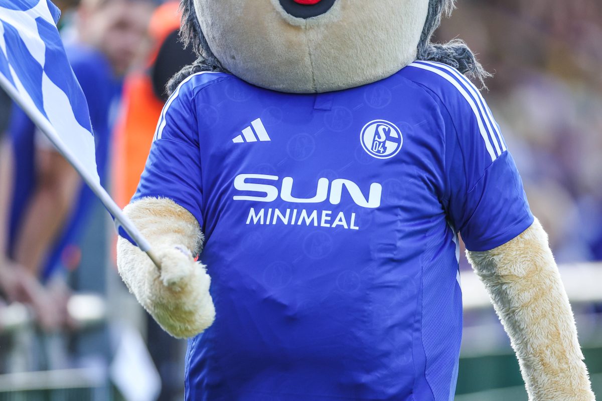 Hat Schalke 04 das erste Trikot fÃ¼r die kommende Saison bereits designt? Die Fans des Pottklubs werden bei diesem GerÃ¼cht hellhÃ¶rig.