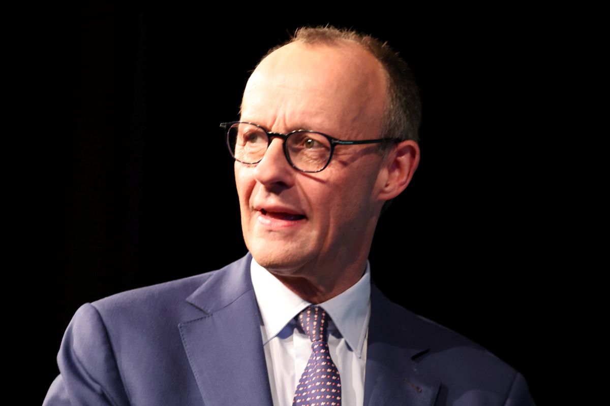 Wie Söder und Trump lässt sich auch Friedrich Merz bei McDonalds ablichten.