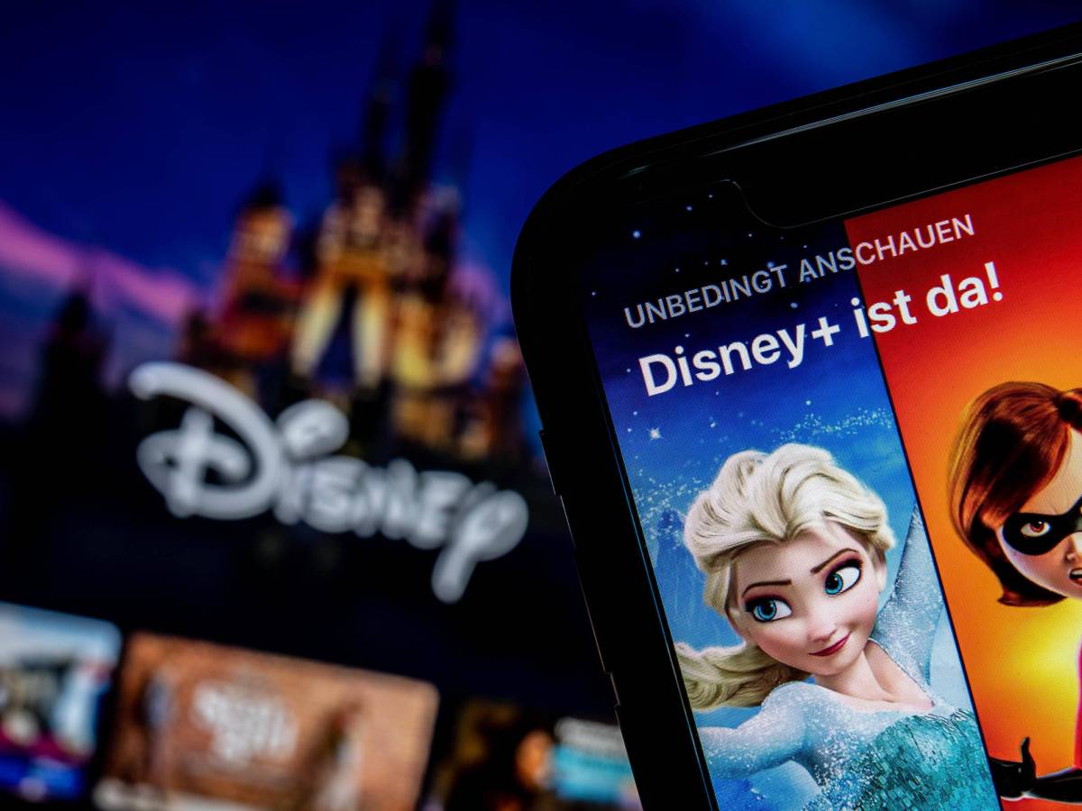 Disney Logo mit Motiven aus Frozen und Die Unglaublichen