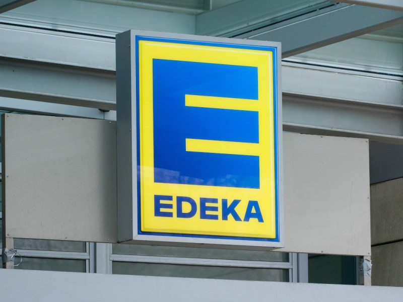 Edeka-Kundin entdeckt Hinweis an der Kasse – und ist sprachlos! „Absurd“