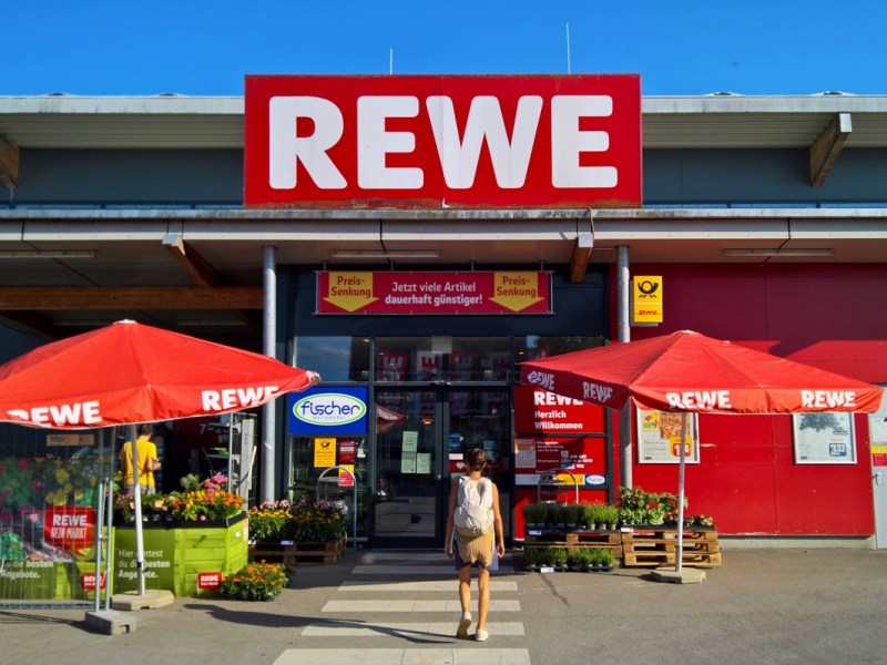 Rewe, Edeka, Kaufland und Co.: Kunden wütend! Beliebtes Produkt soll noch teurer werden