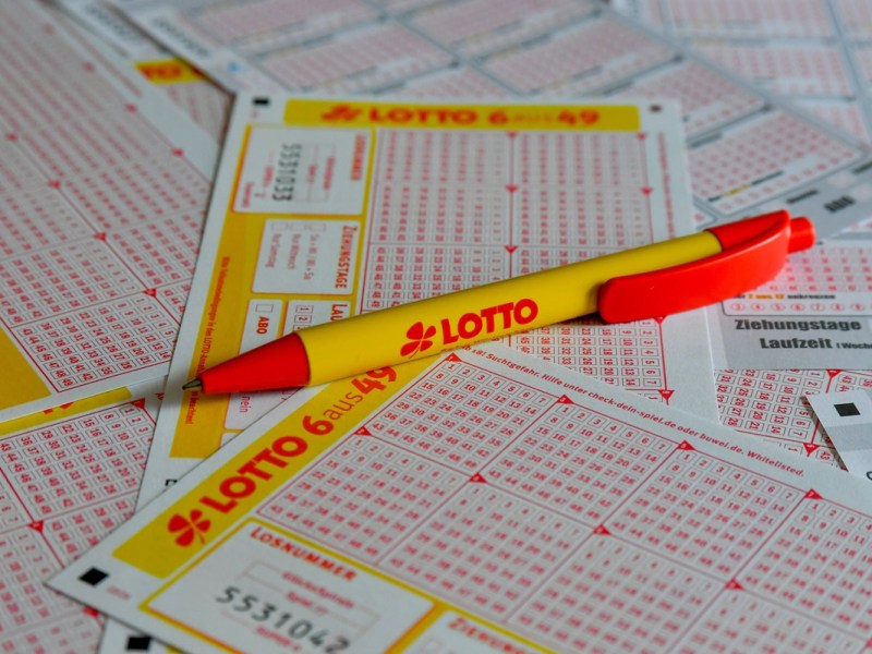 Lotto: 20-Jähriger räumt Millionen-Gewinn ab – kaum zu glauben, wovon er jetzt lebt