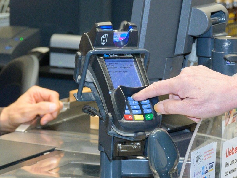 Edeka, Lidl, dm und Co.: Pflicht für elektronische Zahlung – Millionen Kunden betroffen
