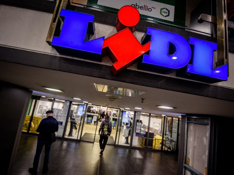 Lidl in Essen: Mann droht im Hauptbahnhof mit Kreissäge-Blatt – Polizei muss ihn fesseln