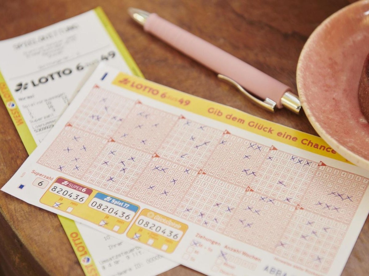 Ein Spielteilnehmer wurde mit seinem im Kreis Paderborn abgegebenen Tippschein für LOTTO 6aus49 zum Millionär. Seine Gewinnsumme im zweiten Rang beträgt genau 1.023.296,50 Euro.