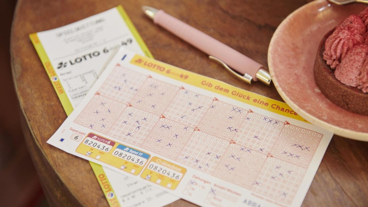Ein Spielteilnehmer wurde mit seinem im Kreis Paderborn abgegebenen Tippschein für LOTTO 6aus49 zum Millionär. Seine Gewinnsumme im zweiten Rang beträgt genau 1.023.296,50 Euro.